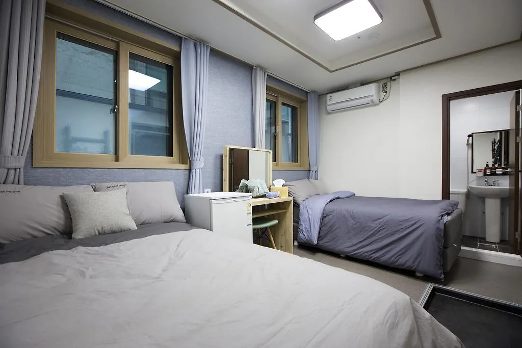 24 Guesthouse Sinchon Seoul 2*,  Südkorea