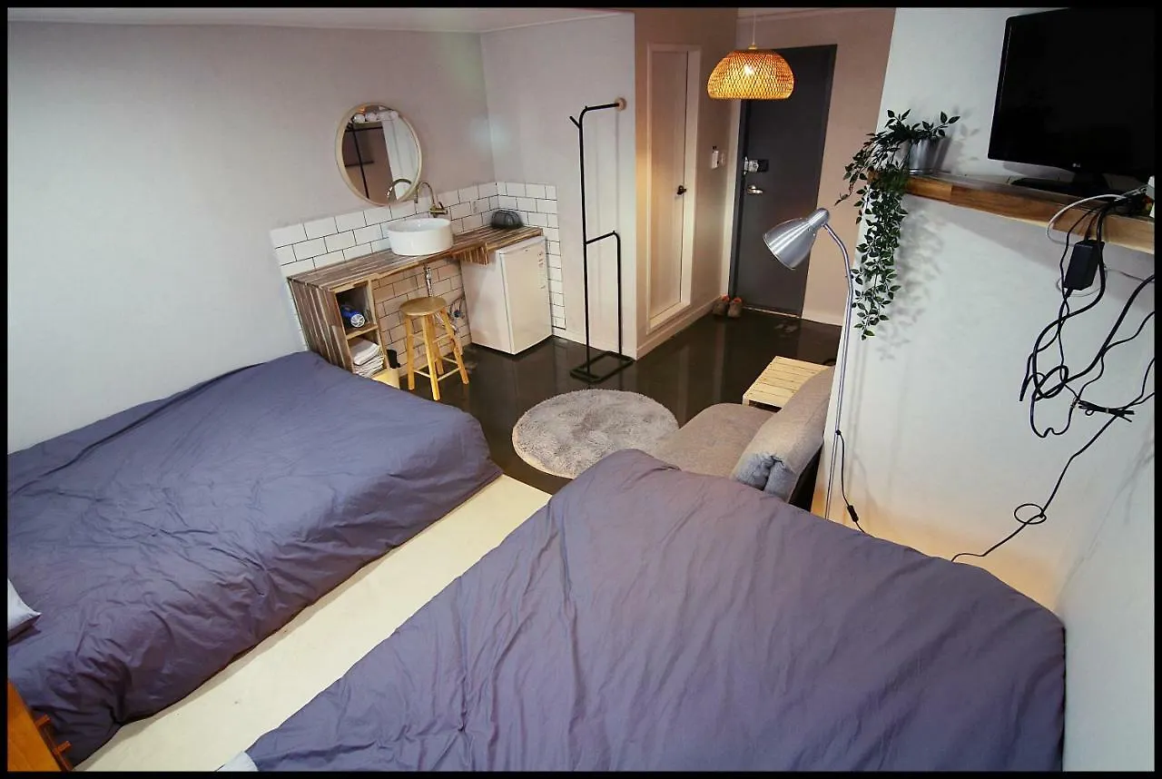 24 Guesthouse Sinchon Seoul 2*,  Südkorea