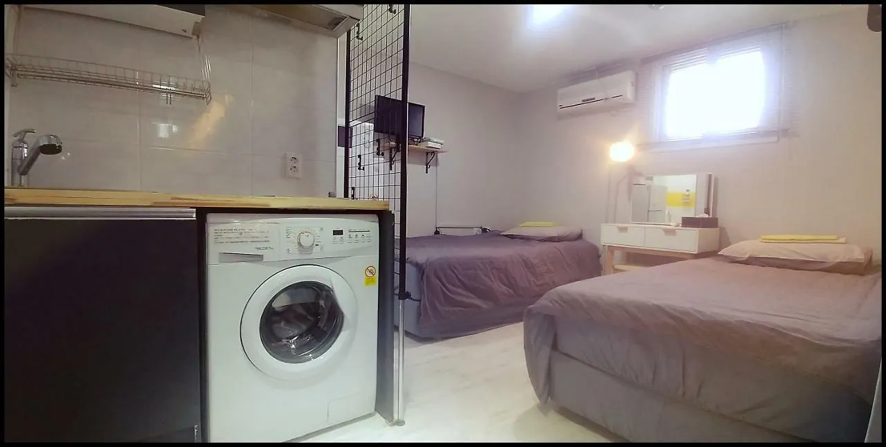24 Guesthouse Sinchon Seoul 2*,  Südkorea
