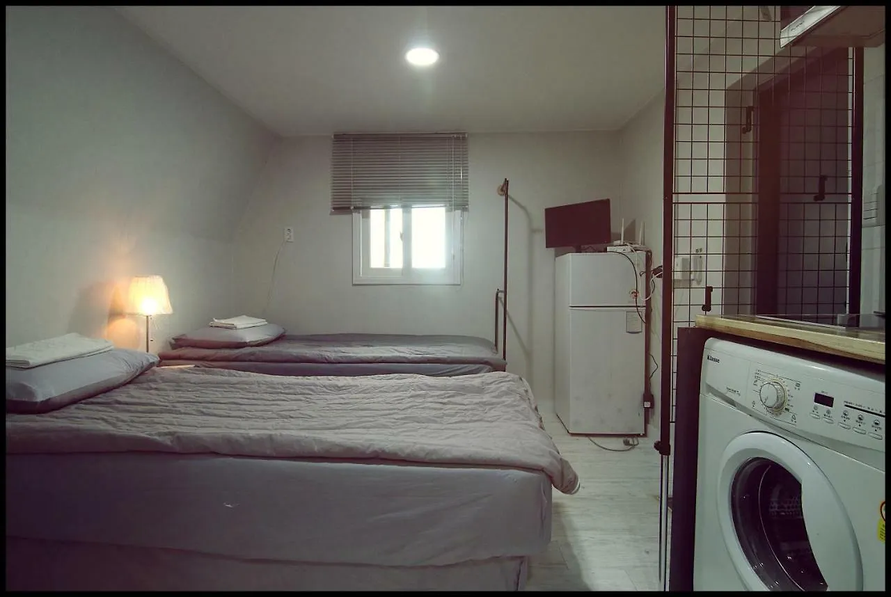 24 Guesthouse Sinchon Seoul Guest house