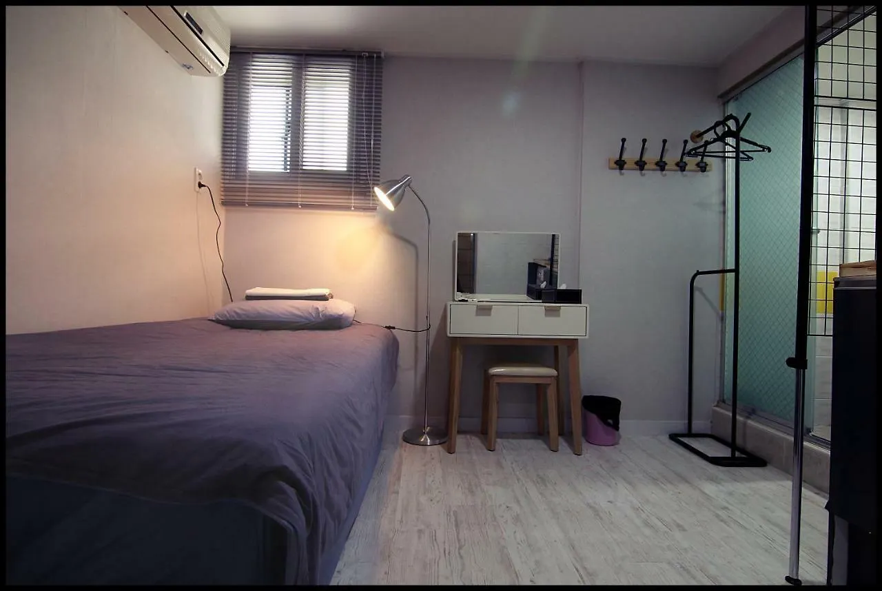 24 Guesthouse Sinchon Seoul
